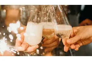 品酒小知识 如何正确的握葡萄酒杯