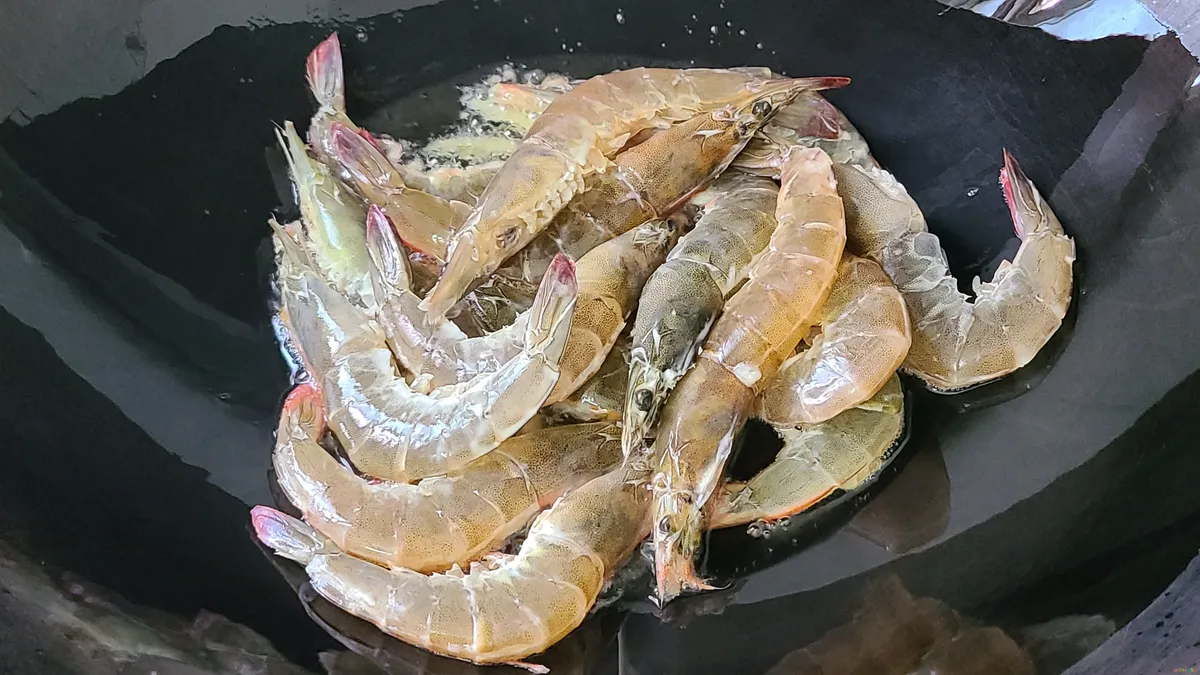 家常虾尾最简单做法_家常大虾做法入味好吃_大虾的家常做法