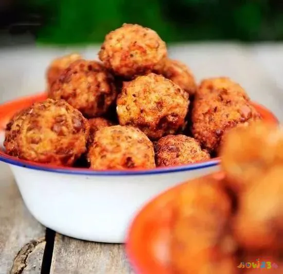 大厨干炸丸子视频_干炸丸子视频做法视频_干炸丸子的家常做法