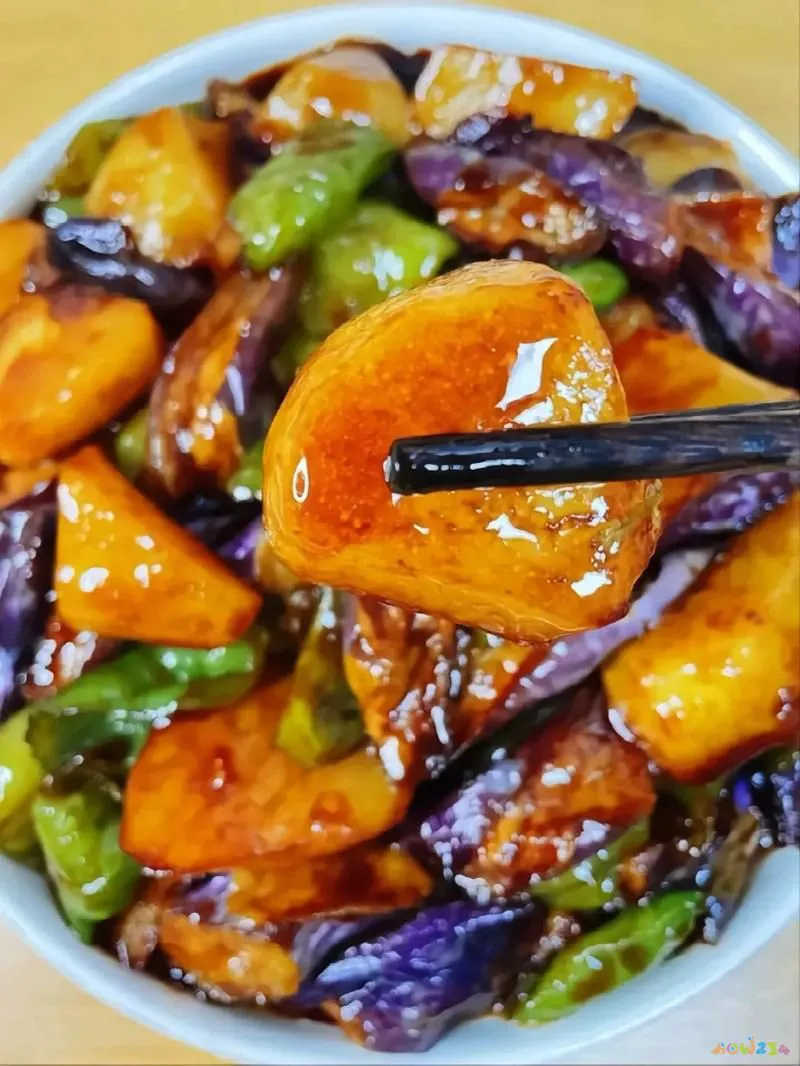 土豆茄子炒家常做法大全_土豆茄子炒菜怎么做_茄子炒土豆的家常做法