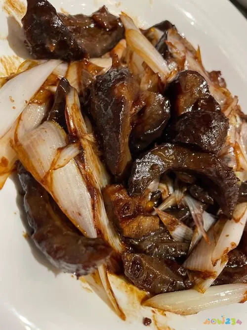 葱烧海参咋做_葱烧海参怎样烧好吃_葱烧海参的家常做法