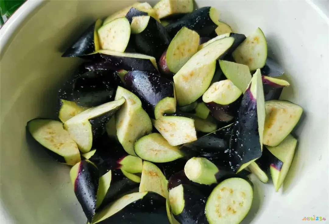 蒜烧茄子的家常做法_蒜烧茄子怎么做好吃_蒜茄子咋做好吃