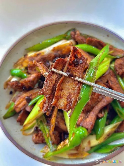 家常小炒肉做法_百吃不厌的家常肉小炒_家常小炒肉