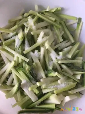 万能下饭菜腌萝卜干的做法 步骤2