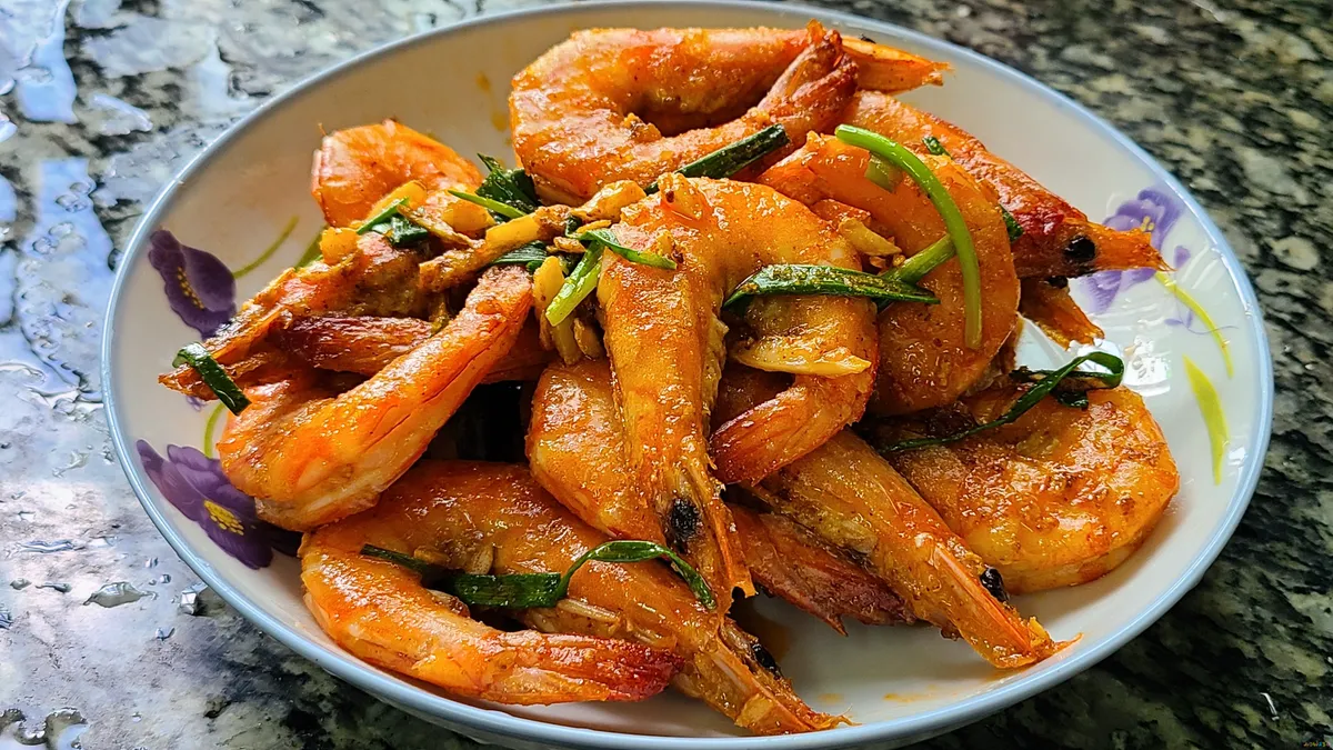 大虾的家常做法_家常大虾做法入味好吃_家常虾尾最简单做法