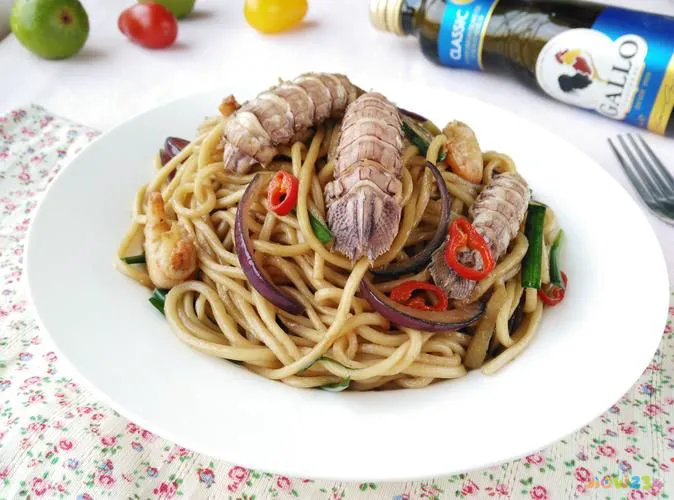 海鲜炒面的家常做法_海鲜家常做法炒面窍门_海鲜家常做法炒面怎么做