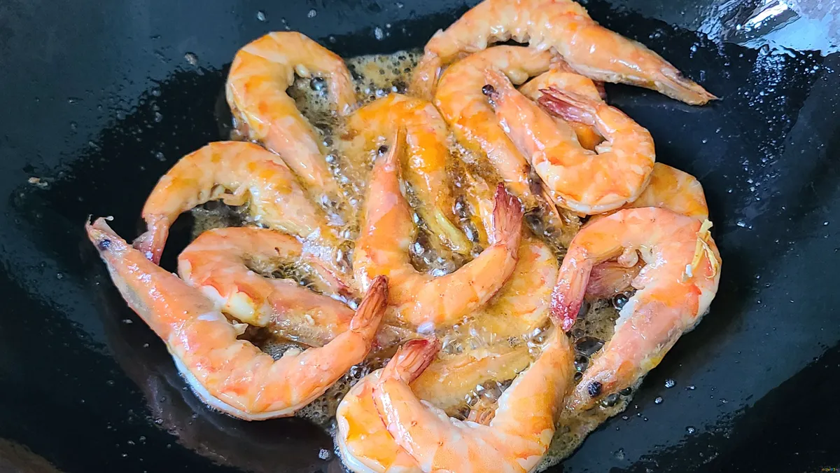 家常虾尾最简单做法_大虾的家常做法_家常大虾做法入味好吃