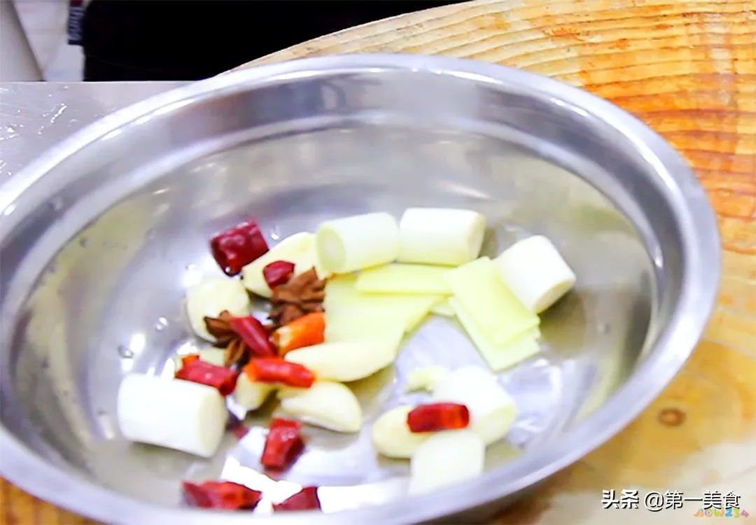 红烧鱼的家常做法简单_家常红烧鱼的做法和步骤图窍门_家常红烧鱼的做法大全