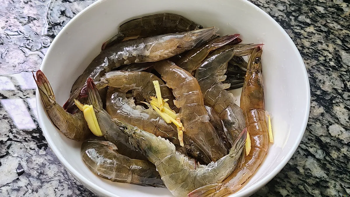 大虾的家常做法_家常大虾做法入味好吃_家常虾尾最简单做法