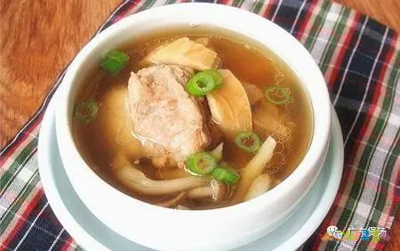 墨鱼汤制作方法_墨鱼汤的家常做法_怎样做墨鱼汤