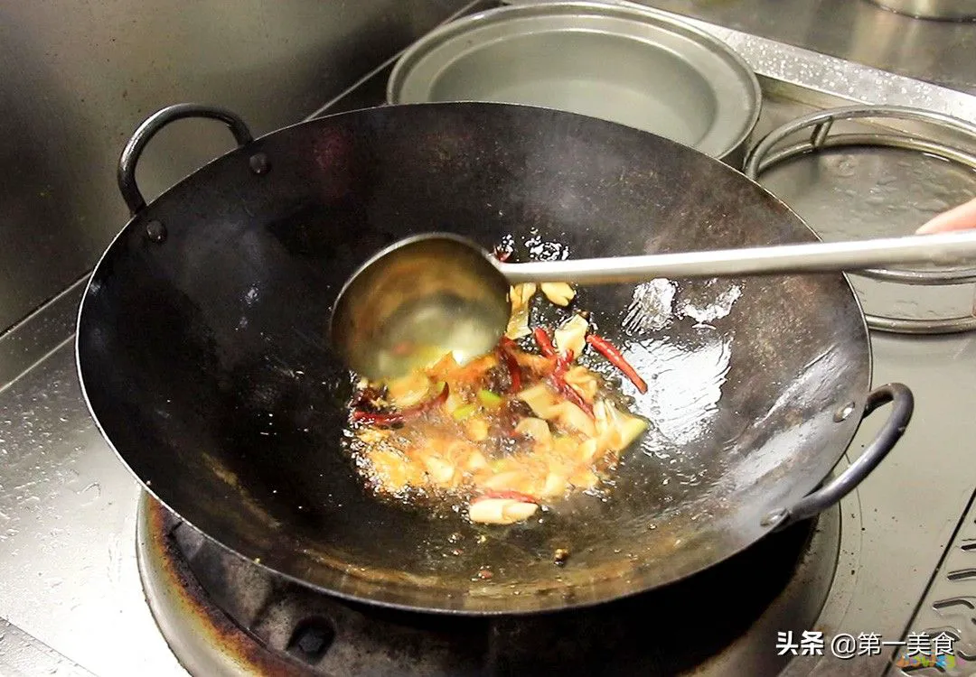 炸鲤鱼块的家常做法_炸鲤鱼怎么做_炸鲤鱼家常做法视频