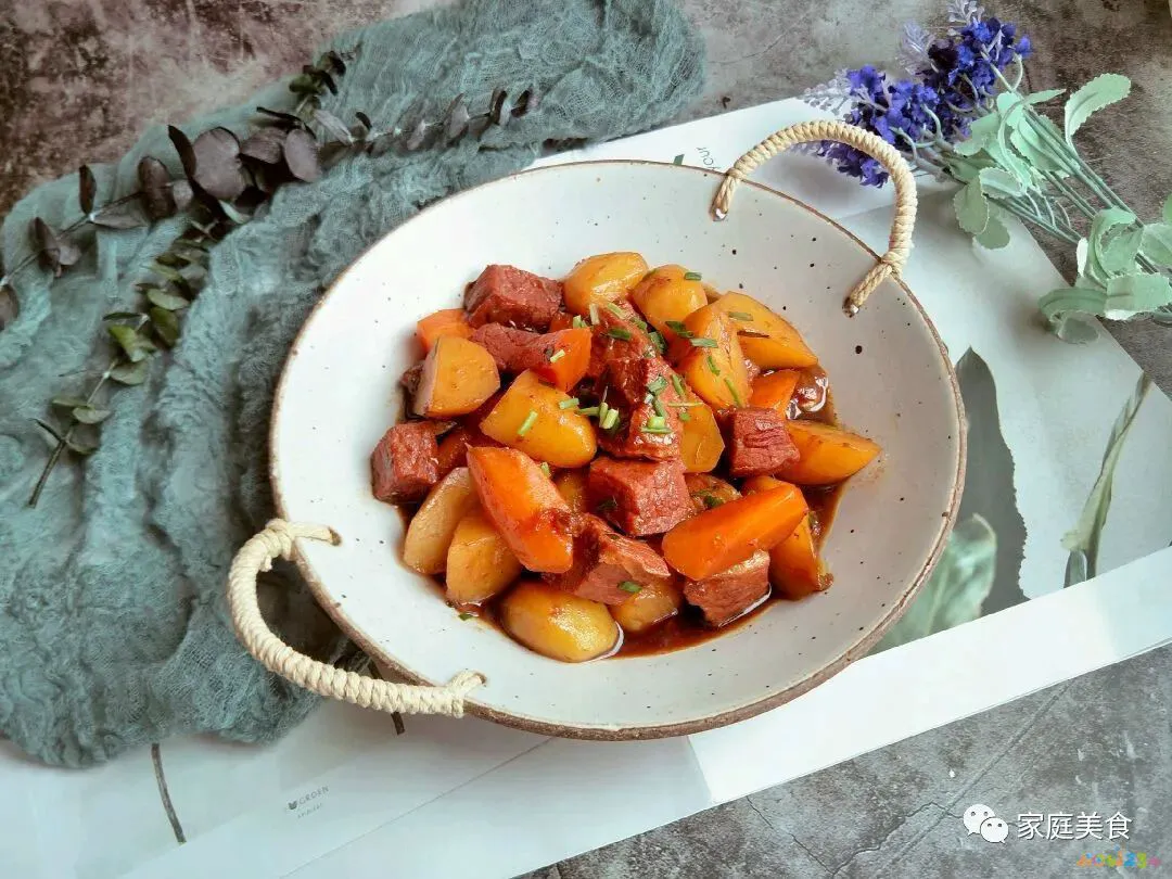 萝卜胡萝卜炖牛肉_胡萝卜炖牛肉的家常做法_牛肉炖萝卜胡萝卜的做法