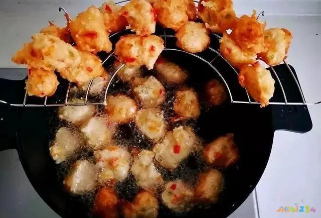 大厨干炸丸子视频_干炸丸子的家常做法_干炸丸子视频做法视频