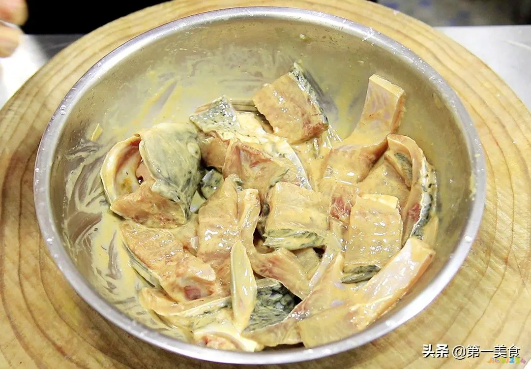 炸鲤鱼怎么做_炸鲤鱼块的家常做法_炸鲤鱼家常做法视频