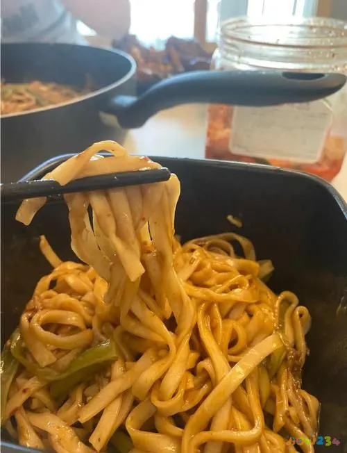 豆角肉丝面的家常做法_肉丝豆角炒面怎么做好吃_肉丝豆角面条怎么做