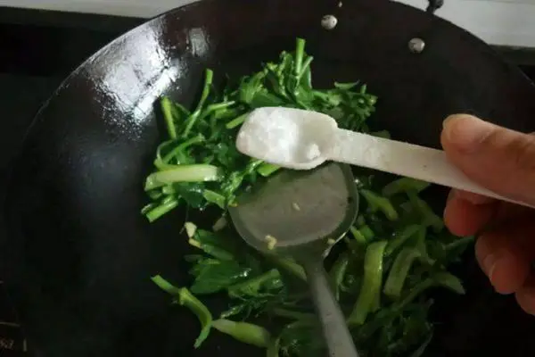 不管炖什么肉,最忌讳两种“料”,放了炖肉又老又柴 -第2张图片-就爱百科 不管炖什么肉,最忌讳两种“料”,放了炖肉又老又柴 -第2张图片-就爱百科