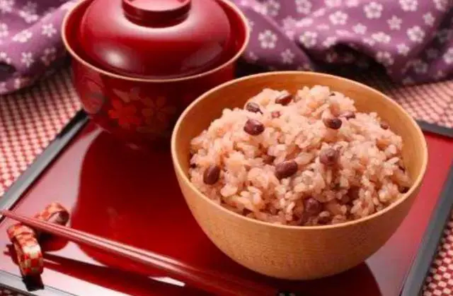 羊肉汤、冬酿酒、糯米饭,这些馋人美食让冬至餐桌更添养生价值-第3张图片-就爱百科 羊肉汤、冬酿酒、糯米饭,这些馋人美食让冬至餐桌更添养生价值-第3张图片-就爱百科