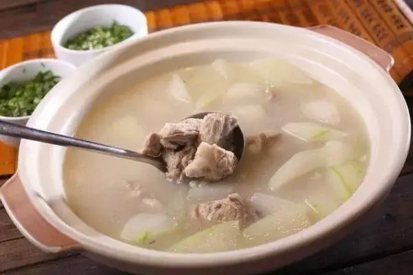 不管炖什么肉,最忌讳两种“料”,放了炖肉又老又柴 -第1张图片-就爱百科 不管炖什么肉,最忌讳两种“料”,放了炖肉又老又柴 -第1张图片-就爱百科